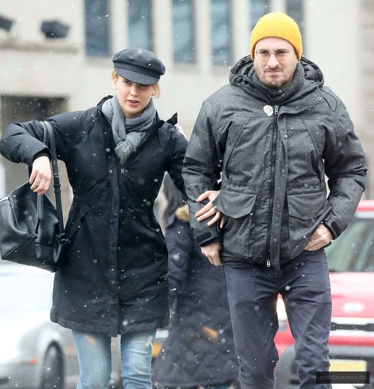 jennifer-lawrence-and-darren-aronofsky-out-in-new-york-march-17-2017_1021072936.jpg