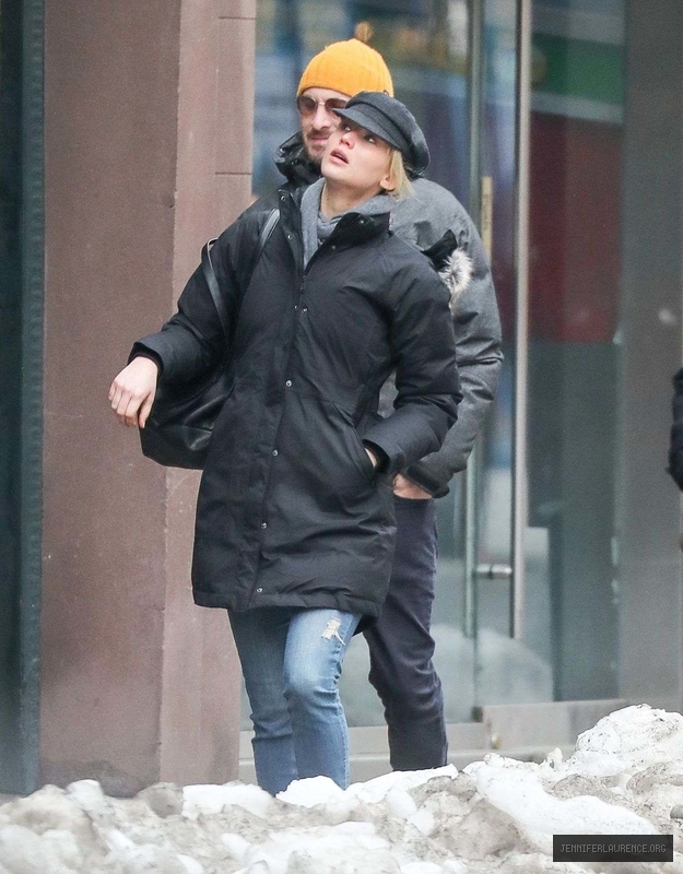 jennifer-lawrence-and-darren-aronofsky-out-in-new-york-march-17-2017_1521072936.jpg