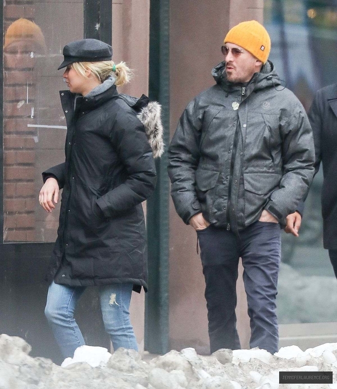 jennifer-lawrence-and-darren-aronofsky-out-in-new-york-march-17-2017_1821072936.jpg