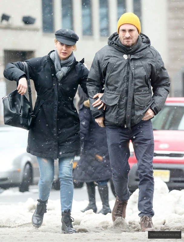jennifer-lawrence-and-darren-aronofsky-out-in-new-york-march-17-2017_221072936.jpg