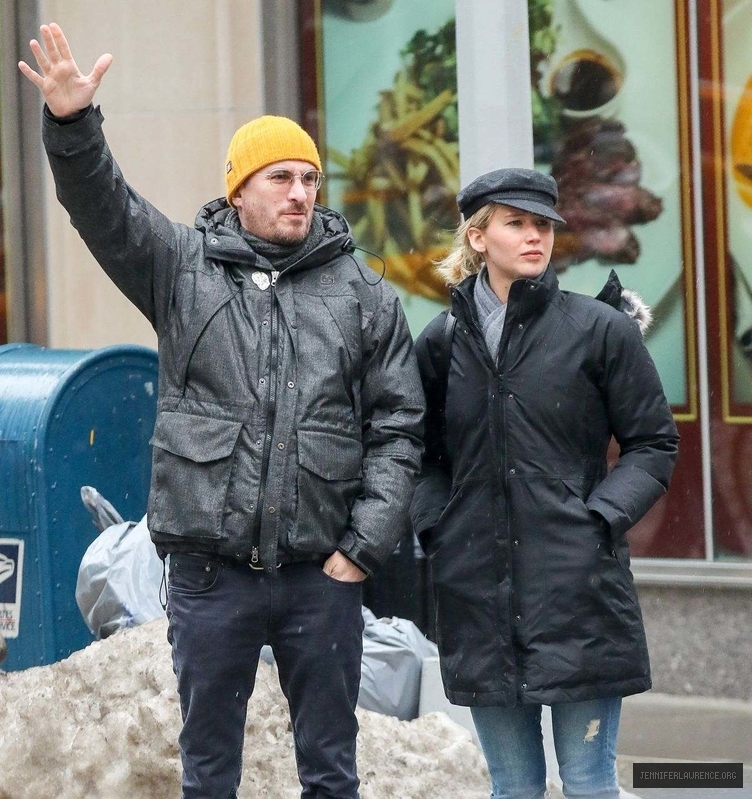 jennifer-lawrence-and-darren-aronofsky-out-in-new-york-march-17-2017_421072936.jpg