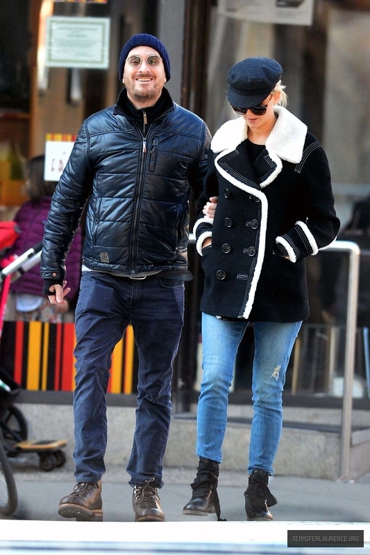 jennifer-lawrence-out-and-about-in-new-york-january-02-2017_604120053.jpg