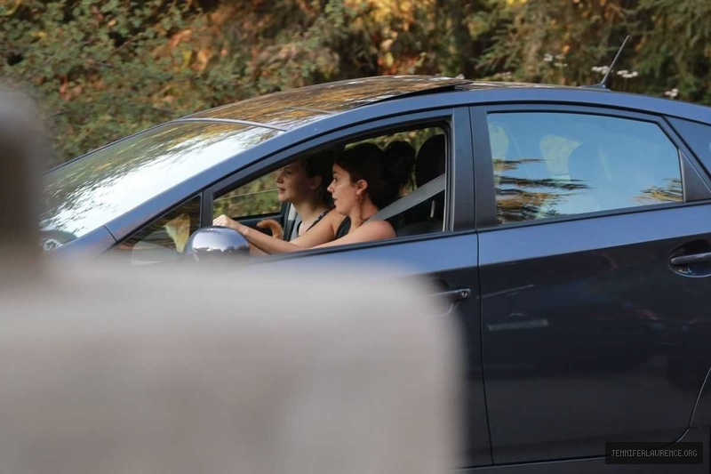 jennifer-lawrence-out-hiking-in-los-angeles-august-28-2016_1630094248.jpg