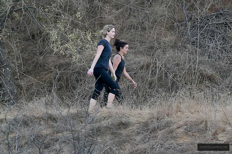 jennifer-lawrence-out-hiking-in-los-angeles-august-28-2016_830094248.jpg