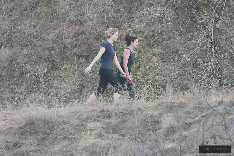 jennifer-lawrence-out-hiking-in-los-angeles-august-28-2016_930094248.jpg