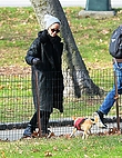 jennifer-lawrence-and-darren-aronofsky-out-at-central-park-in-new-york-march-31-2017_1201061615.jpg