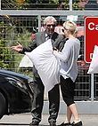 jennifer-lawrence-at-airport-in-florence_1004045331.jpg