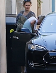 jennifer-lawrence-out-and-about-in-malibu-august-28-2016_630094241.jpg